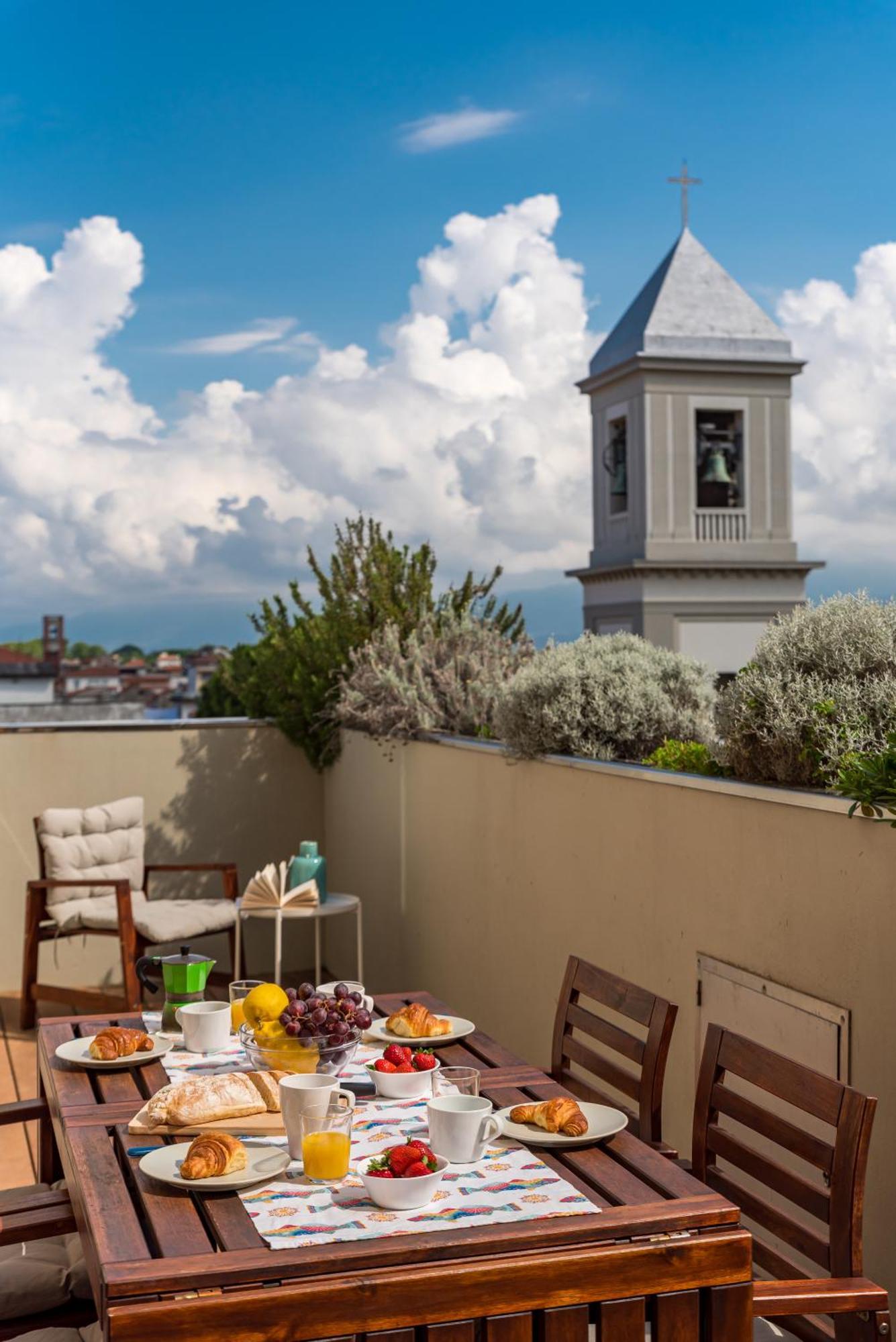 Levante Appartamento di pregio, terrazza e vista panoramica sul mare e la città Viareggio Exterior foto