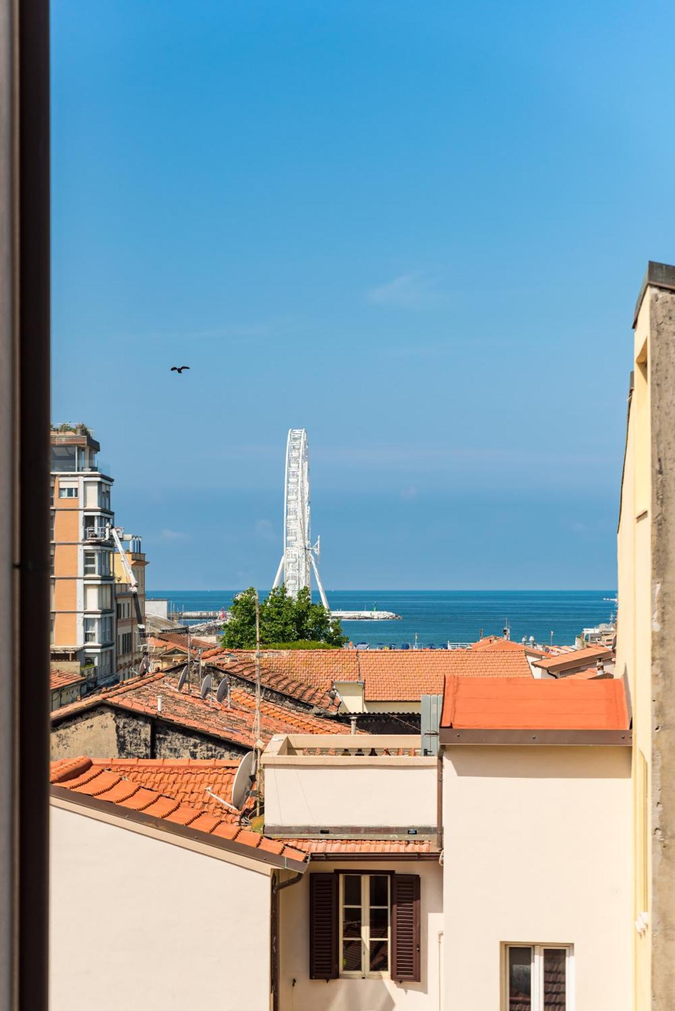 Levante Appartamento di pregio, terrazza e vista panoramica sul mare e la città Viareggio Exterior foto